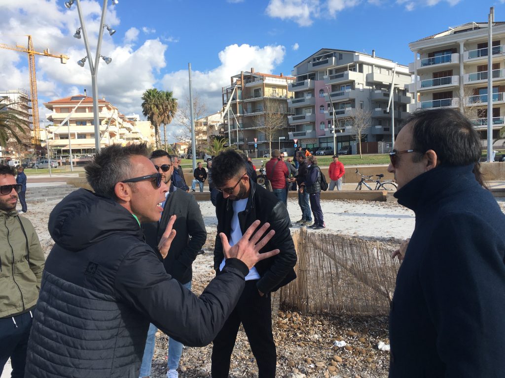 Spiagge Alghe Protesta Foto Alghero News